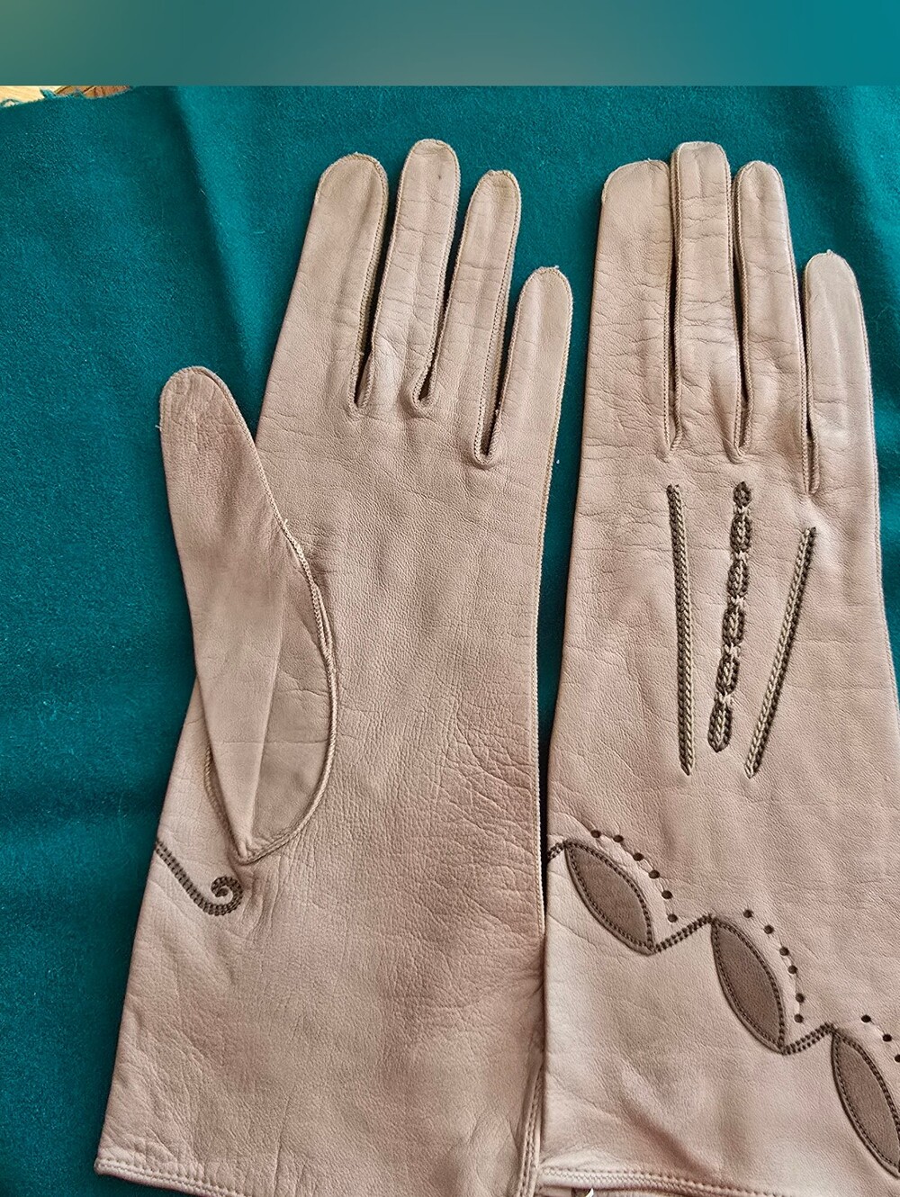 Perrin’s Make - Vintage Leather Gloves, Beige / Mushroom, Size 6.75